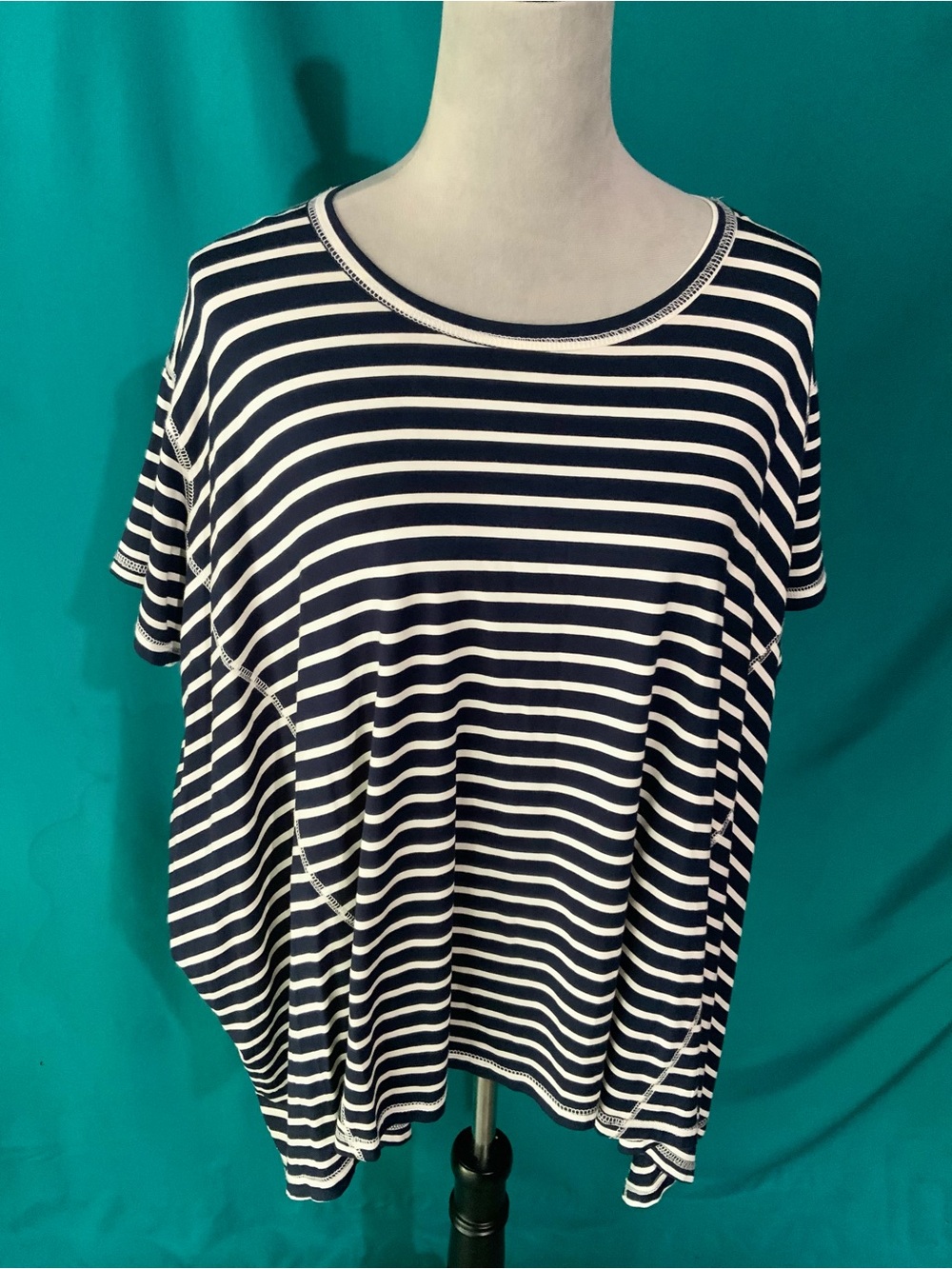 Entro, NAVY BLUE & WHITE HORIZONTAL STRIPED KNIT TOP FEATURING SHORT CAP SLEEVES